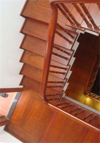 Thiết kế mẫu cầu thang gỗ lim