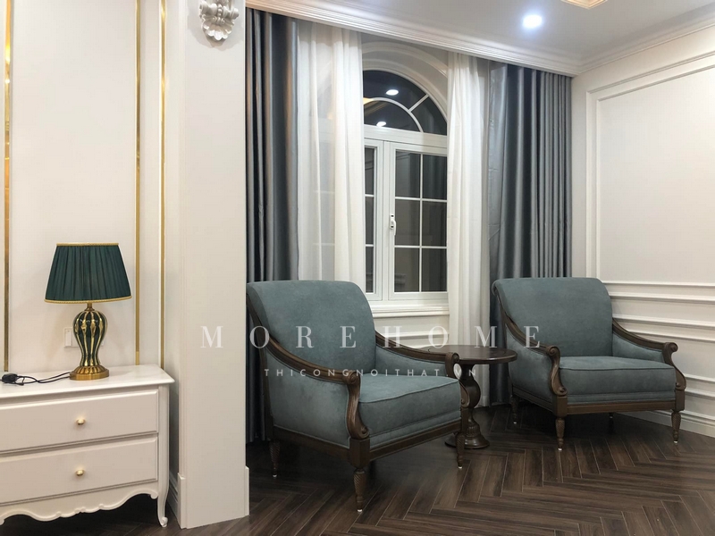 Sofa đơn khung gỗ óc chó được thi công theo kiểu dáng tân cổ điển sang trọng và quyền quý, cung cấp đầy đủ tiện nghi và mang lại sự thoải mái cho người sử dụng.